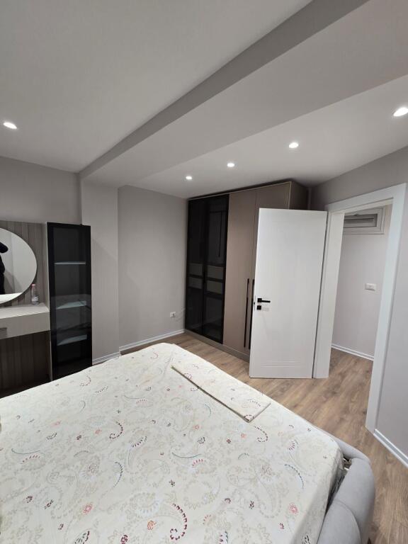 📌 Appartamento 1+1+ studio in affitto – Viale “Zogu I”