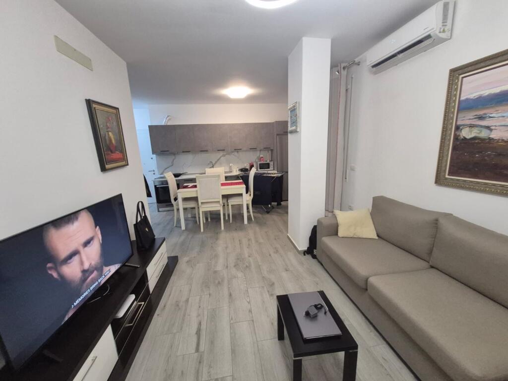 1+1,i mobiluar me post parkimi te medreseja,620 mije leke