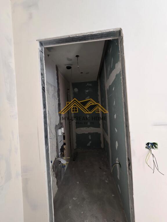 SHITET APARTAMENT 2+1+3 QENDER DURRES!