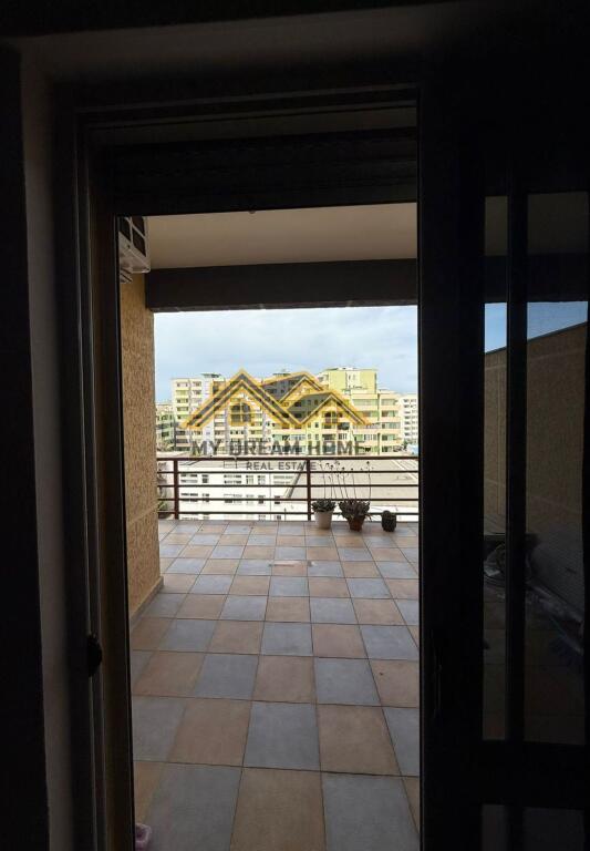 SHITET SUPER APARTAMENT 2+1+2 VERAND TEK KOMPLEKSI EKA NE PLAZH!