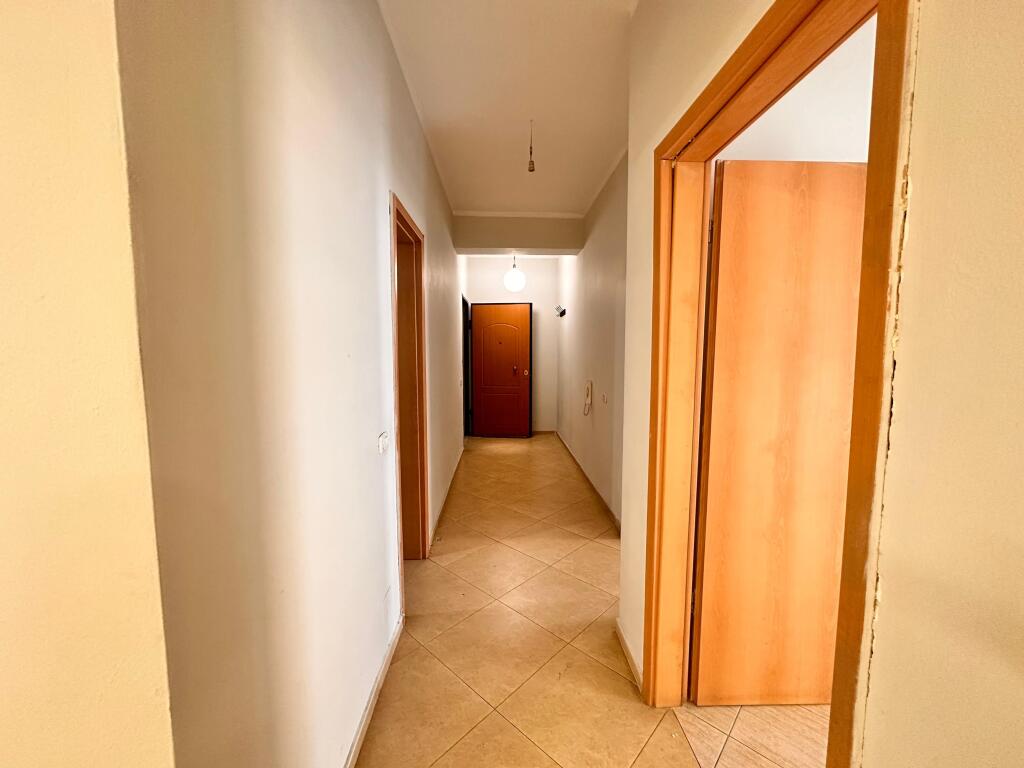 🏢 Jepet me qira Apartament 2+1 për Biznes – Zona e Parkut (Pallati i Anxhelos), pranë Condor Center
