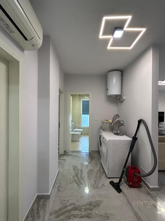 JEPET ME QERA APARTAMENT 3+2 ME POST PARKIMI TEK 21 DHJETORI. 1,100 € /Muaj