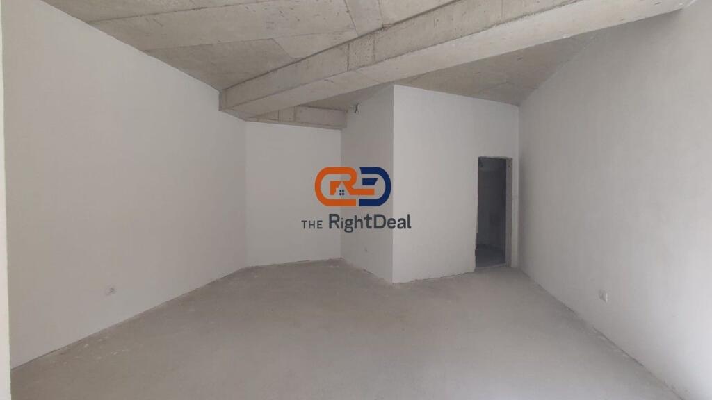 A Ali Dem, Al Complesso Mangalem 21, Negozio In Vendita Con Prezzo Occasione Perfetto Per Investimento!!