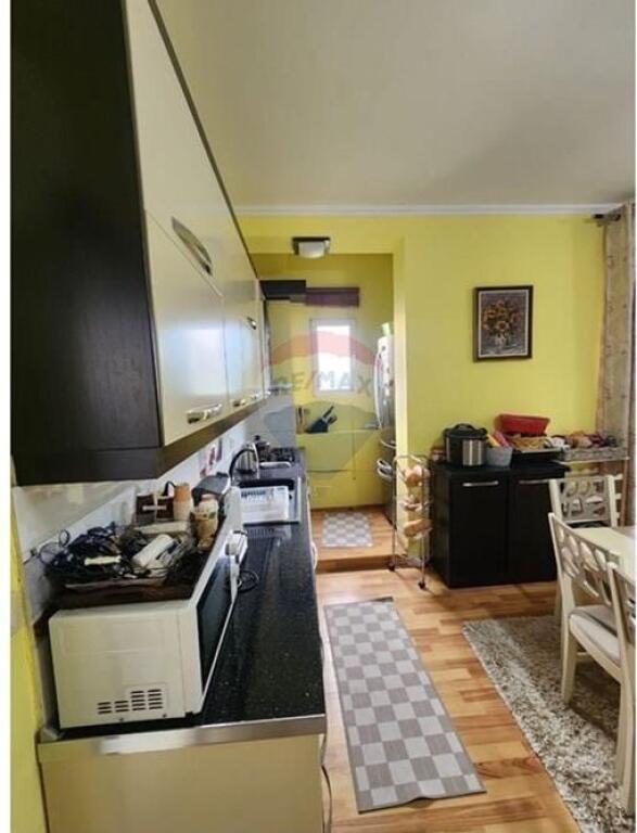 Shitet Apartament 3+1 pranë Liqenit të Thatë!