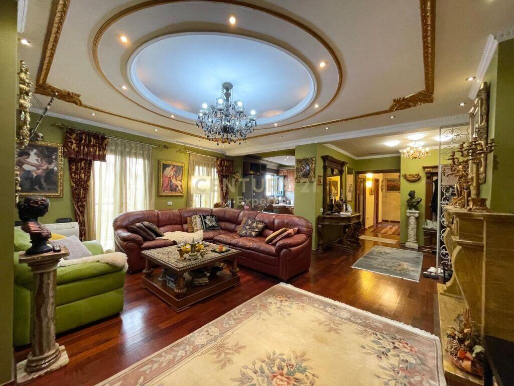 APARTAMENT LUKSOZ 3+1+2 POSTE PARKIMI PER QIRA TEK GALERIA !!