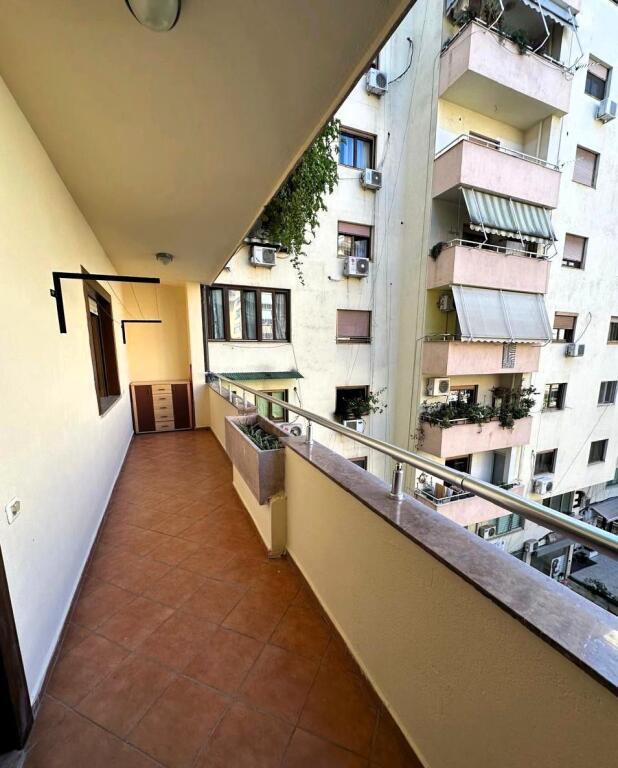 🏢 Apartment for rent – Commune of Paris, Tirana