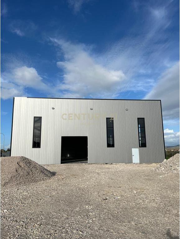 KAPANON I RI BUZE RRUGE PER QERA NE PJEZE DURRES ! 3,900 € /Muaj