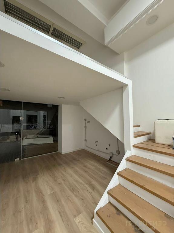 Dyqan me qera tek Him Kolli, Myslym Shyri