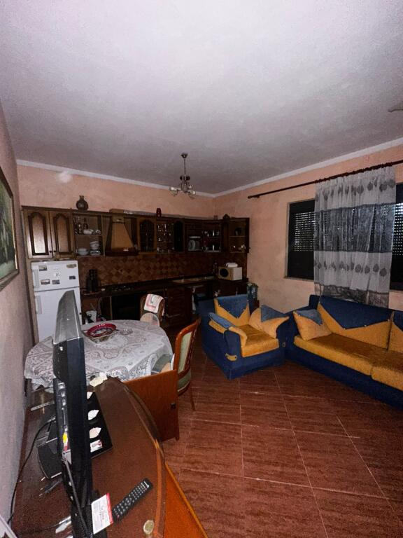 SHTEPI PRIVATE ME QERA MUZEUMI, DURRES