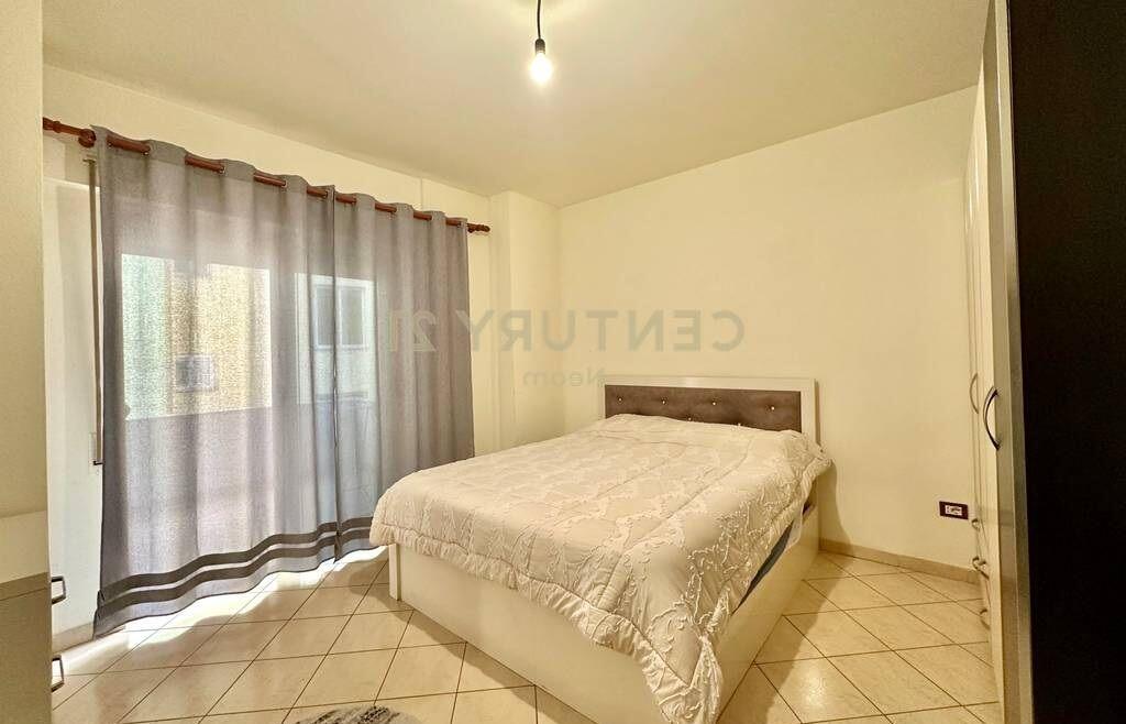 QIRA, APARTAMENT 2+1+2 ME POST PARKIMI.