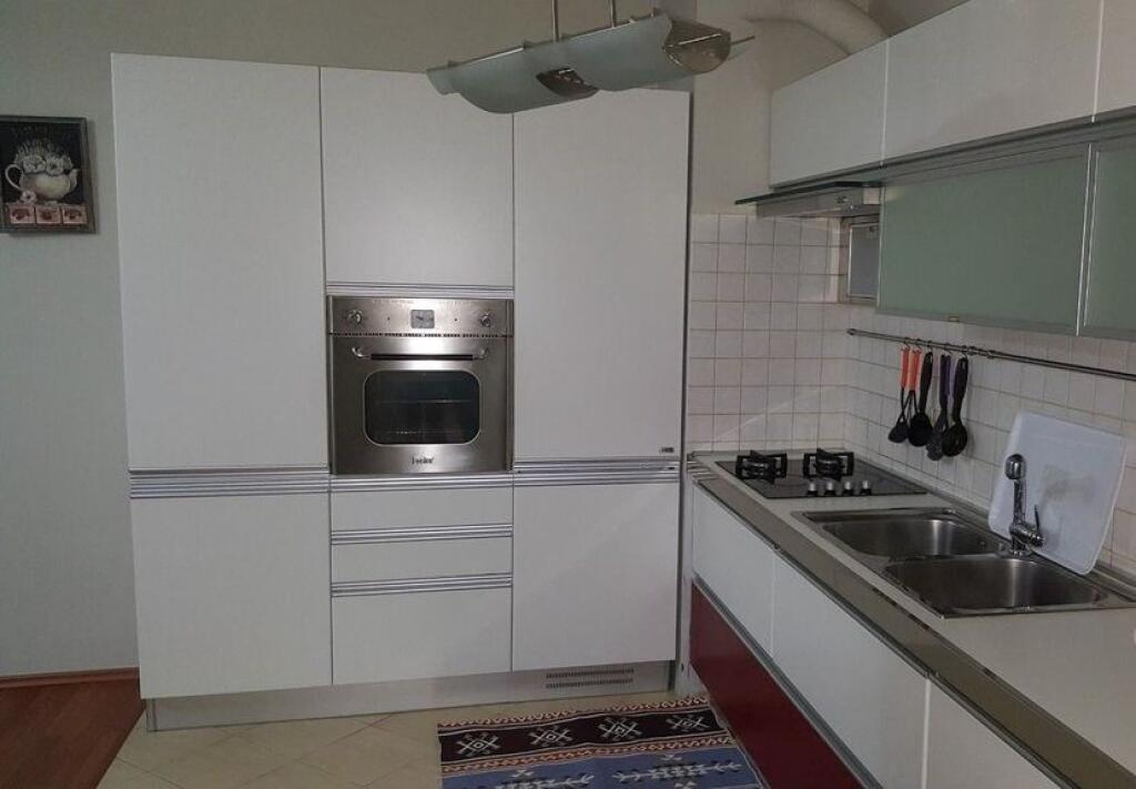 Apartament i Bollshëm 1+1 me Qira, Tek Pazari i Ri