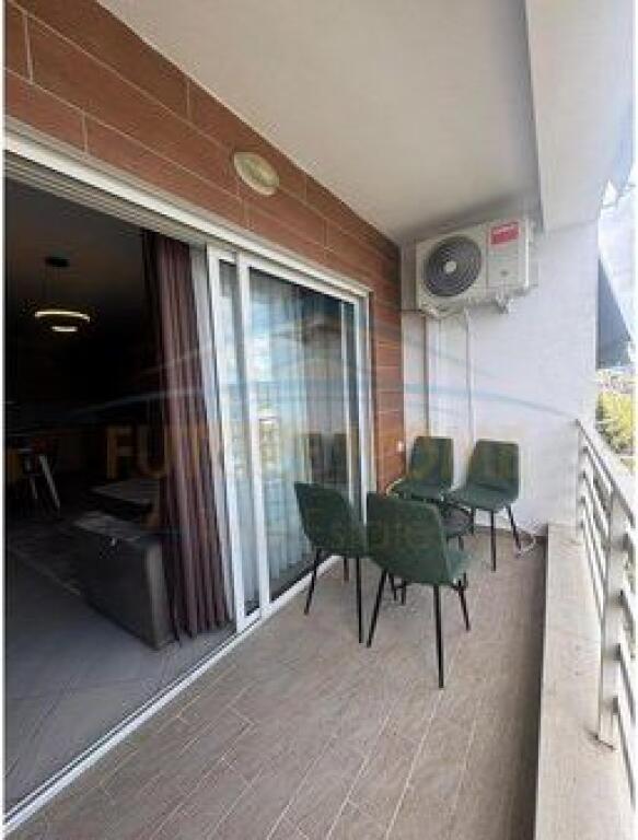 Shitet, Apartament 1+1, Rruga 5 Maji, Tirane.