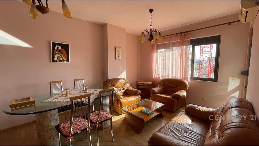 Jepet me Qira Apartament 1+1 ne Qender prane 9 Kateshet 500 € /Muaj