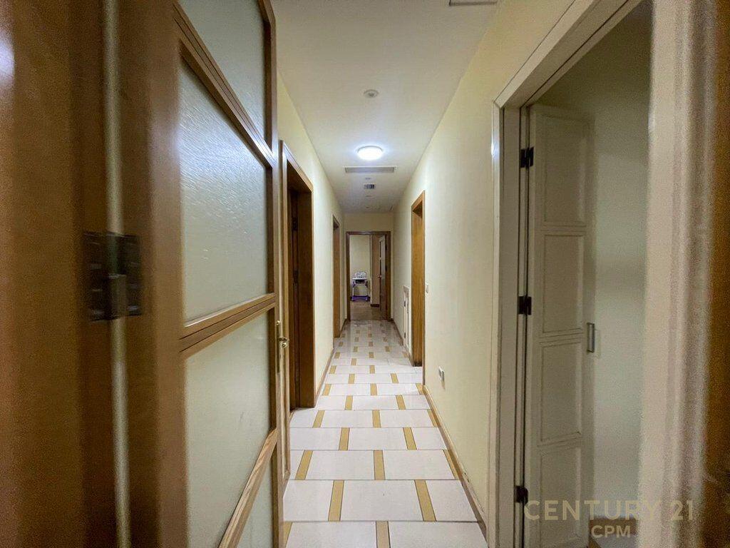 Apartament 3+1+2 Me Qira në Sheshi Skënderbej (Qendër), Rruga Barrikadave - 1300€ | 160 m² 1,300 € /Muaj