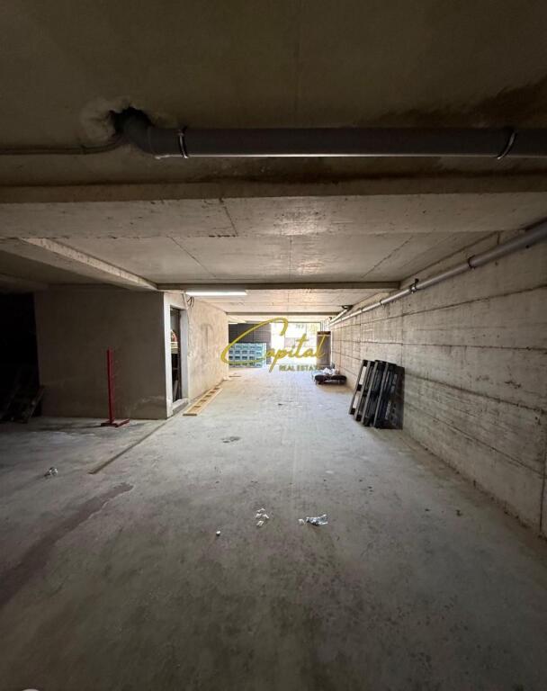 MAGAZINE ME QERA 200 M2 KOMBINAT 50.000 LEKE