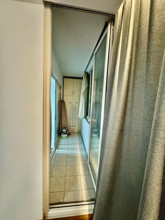 Komuna e Parisit, prane Intermedica jepet me qera apartament ,1+1,i mobiluar. 70,000Leke