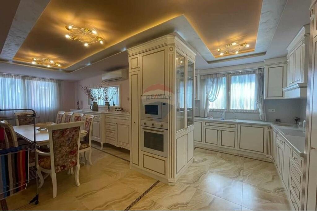 Penthouse 4+1+2 Kopshti Zoologjik