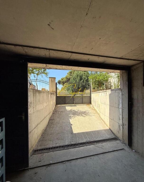 MAGAZINE ME QERA 200 M2 KOMBINAT 50.000 LEKE