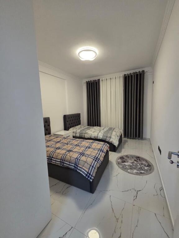 Jepet me qira 2+1+parkim FRESKU 600 mije leke