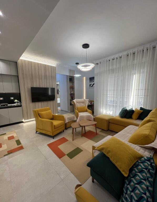 📌 Jepet me qira apartament 2+1+2 – Qendër, pranë Kafe Flora