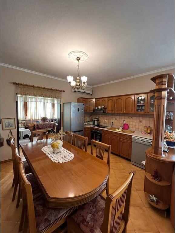 SHITET APARTAMENT 2+1 TEK ZOGU I ZI