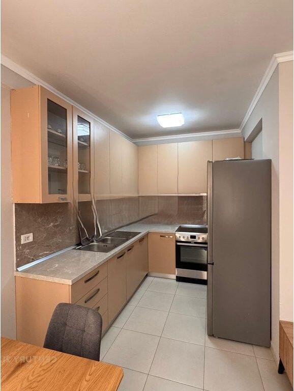 APARTAMENT 2+1 ME QERA PRANE PROKURORISE SE TIRANES! 750 € /Muaj