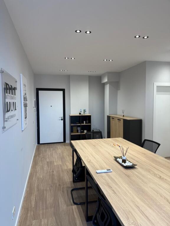 Jepet me qira ambient per zyre Te Mine Peza 700€