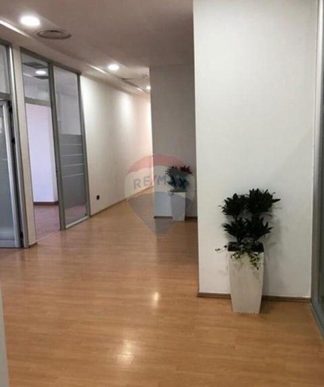 jepet me qira, ambient biznesi te Twin Towers, Bulevardi Nënë Tereza, Tiranë  ID: 530591002-2