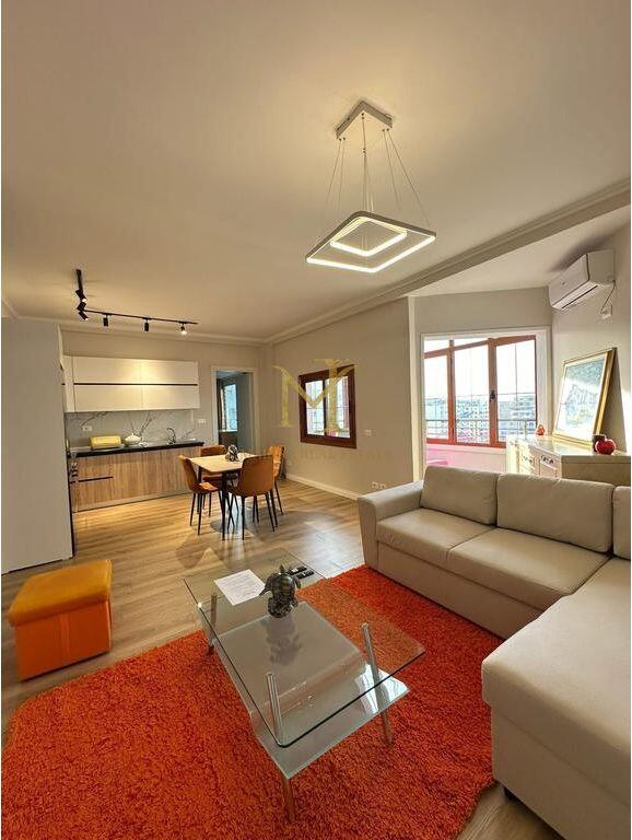 APARTAMENTE ME QERA 1+1 , NE DURRES , PRANE TREGUT FRUTA PERIMEVE !!