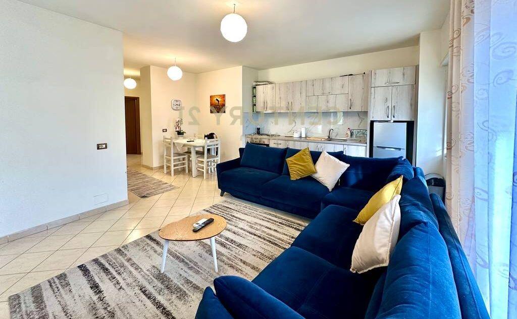 QIRA, APARTAMENT 2+1+2 ME POST PARKIMI.