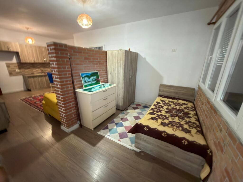 📣Jepet me qira apartament 1+1 i kthyer në 2+1 📍 Yzberisht (drejtim Misto Mame)