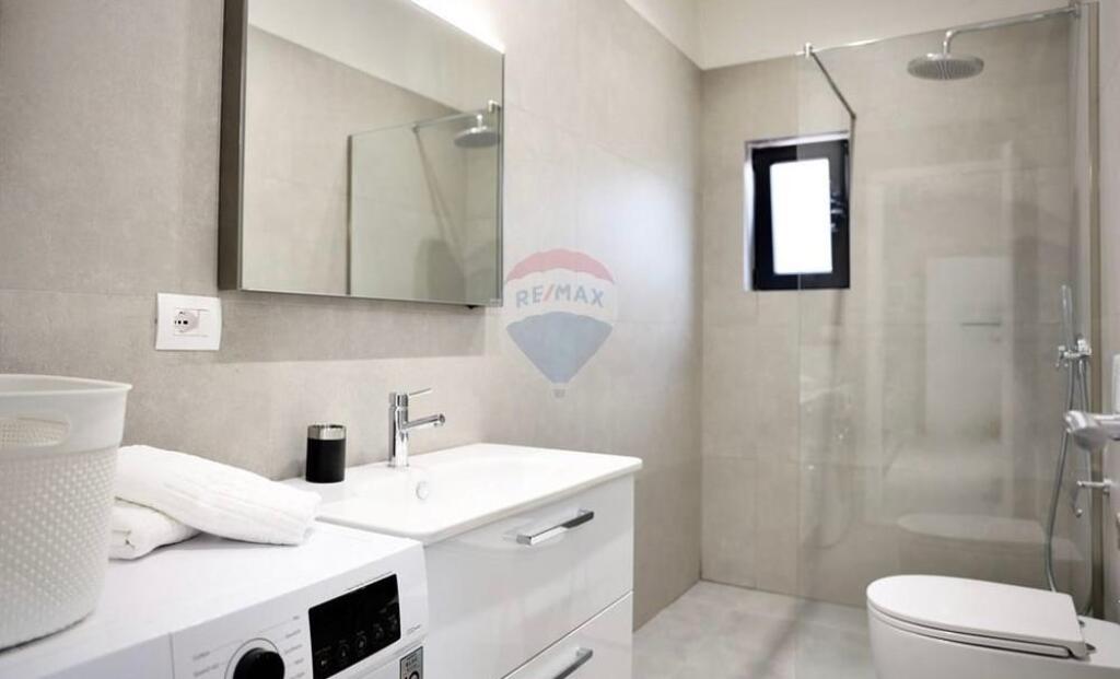 Qira/  Godine banimi tek rruga 5 Maji!