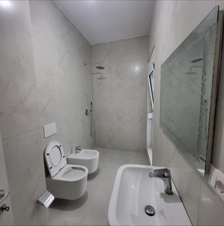 🏡 Jepet me Qira Apartament 2+1 – Kompleksi Kadiu, Ali Demi 📍