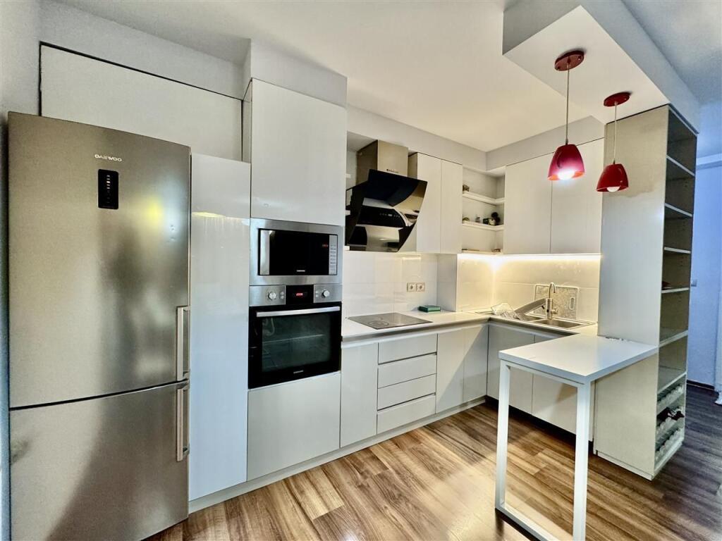 Apartament Me Qera 1+1 Tek Komuna e Parisit (ID B2101348) Tirane