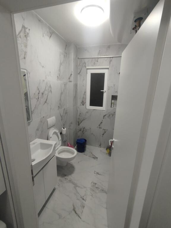 Jepet me qera apartament 1+1 ne Selite