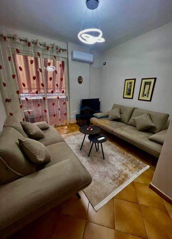 Affitto, Appartamento 1+1, Bllok, Tirana.