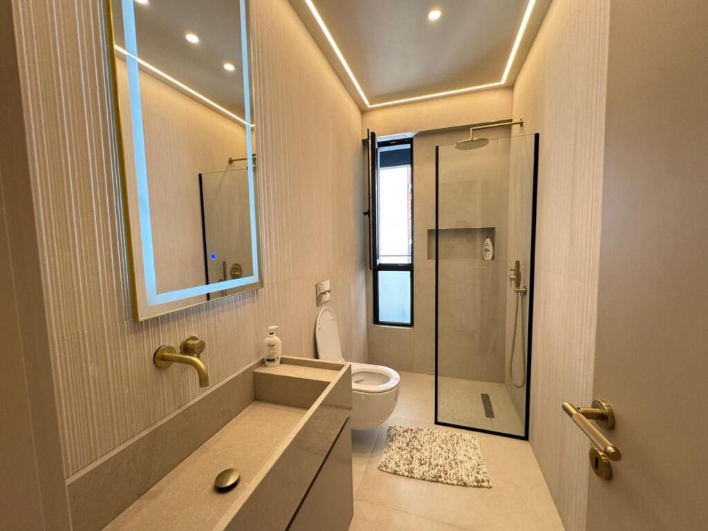 apartament  me qira , pamje totale deti  