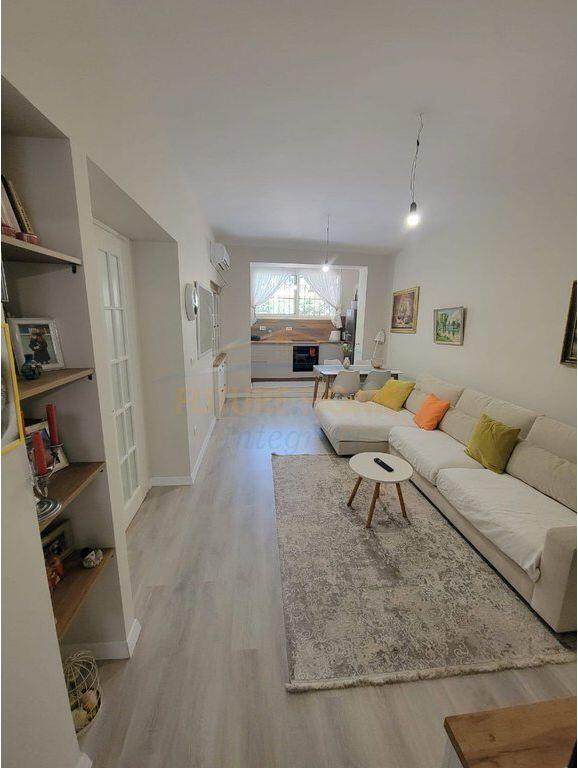 Shitet, Apartament 1+1, Rruga Tefta Tashko Koço, Tiranë.