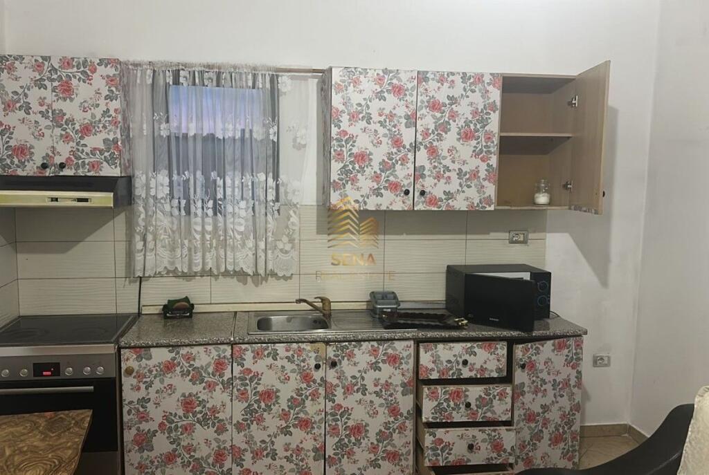 Qira, Hyrje Private 1+1, Ne fund te rruges 5 Maji, 350 Euro/muaj