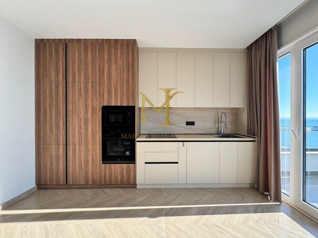 Shitet Papafingo luksoze në vijë të parë të detit, në Plazh pranë Hotel Adriatik.