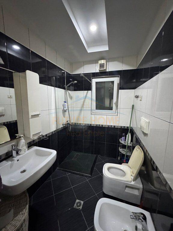 Qera, Apartament 2+1+Post parkimi , Unaza e Re.