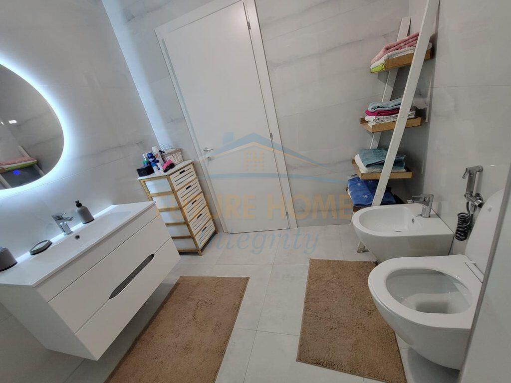 Shitet, Apartament 1+1, Rruga Tefta Tashko Koço, Tiranë.