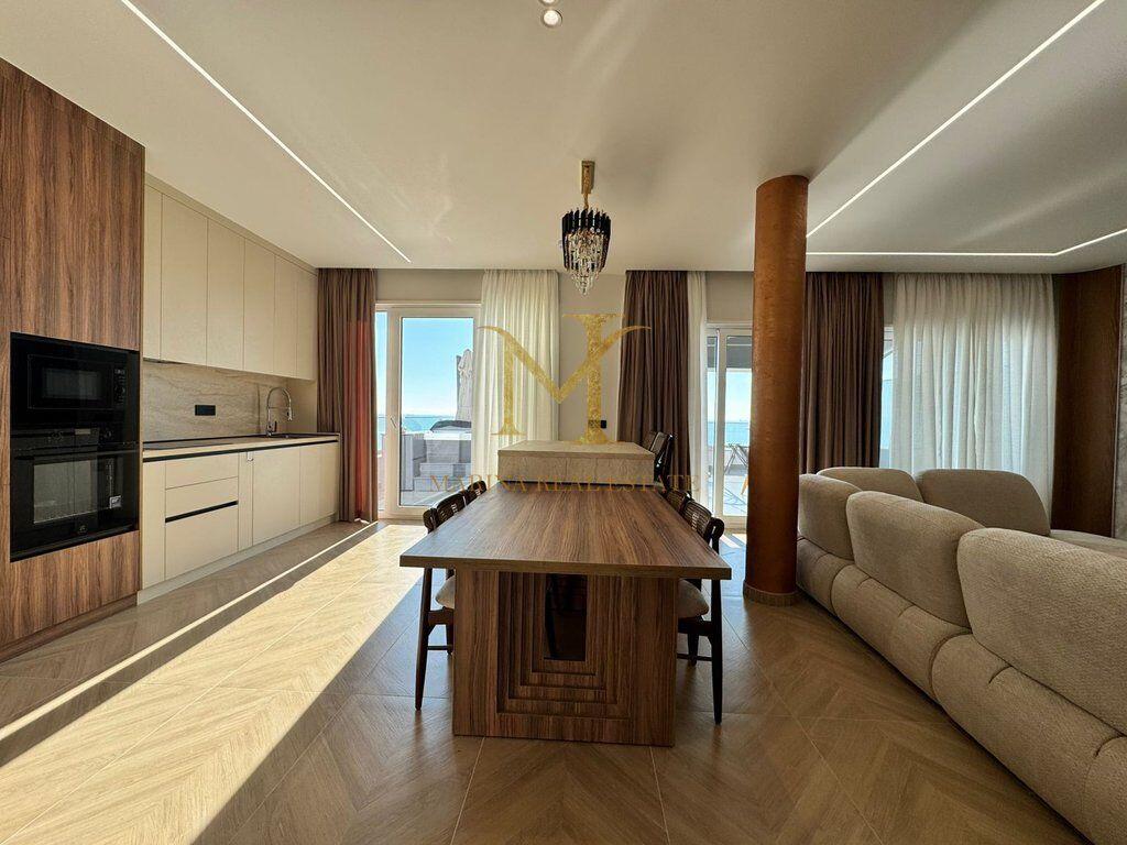 Shitet Papafingo luksoze në vijë të parë të detit, në Plazh pranë Hotel Adriatik.