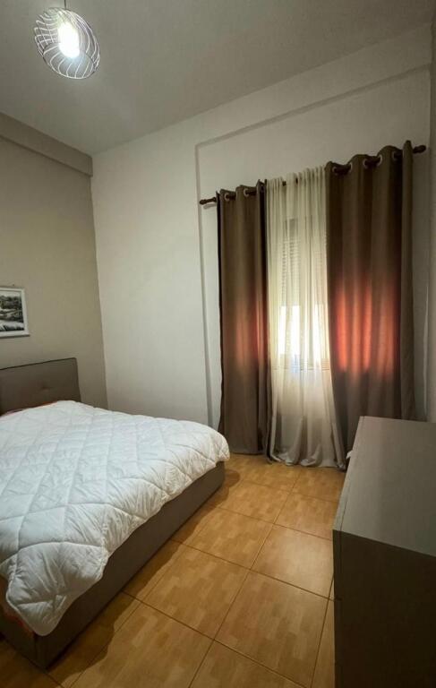 Jepet me qira një apartament 1+1në zonën e Rruges e Dibres , Rruga Gjon Buzuku 500mije leke