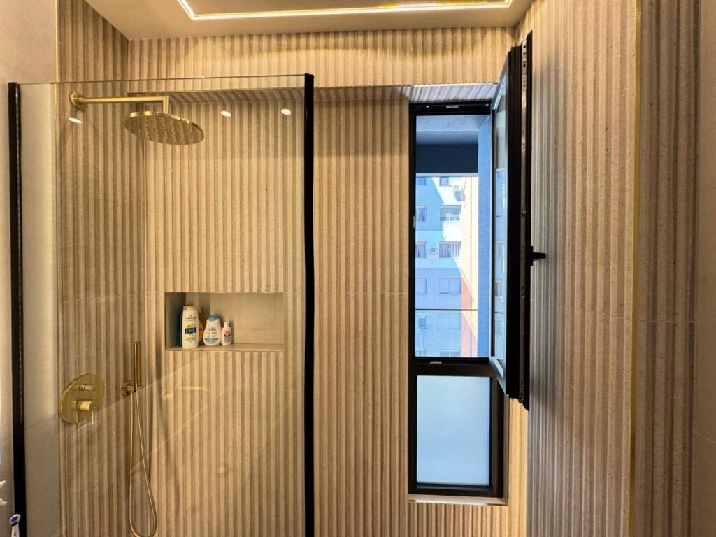 apartament  me qira , pamje totale deti  