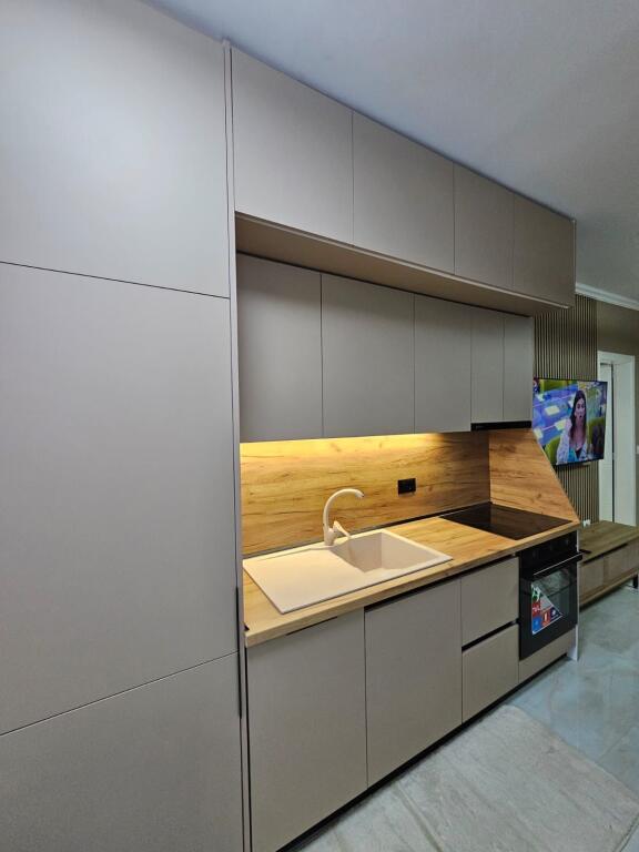 Apartament 1+1 5 maj me qira