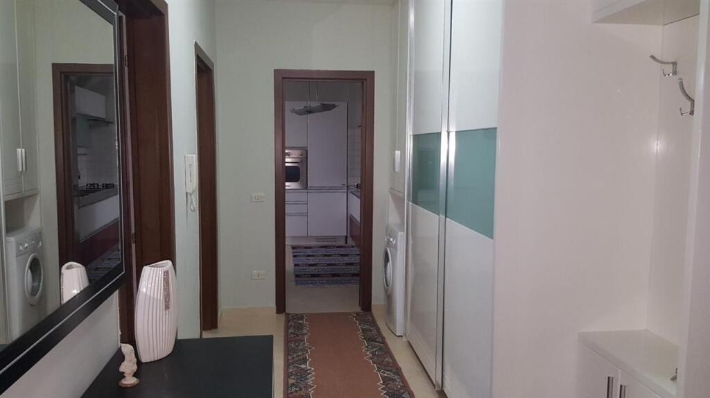 Apartament 1+1 me qera i mobiluar tek Pazari i Ri