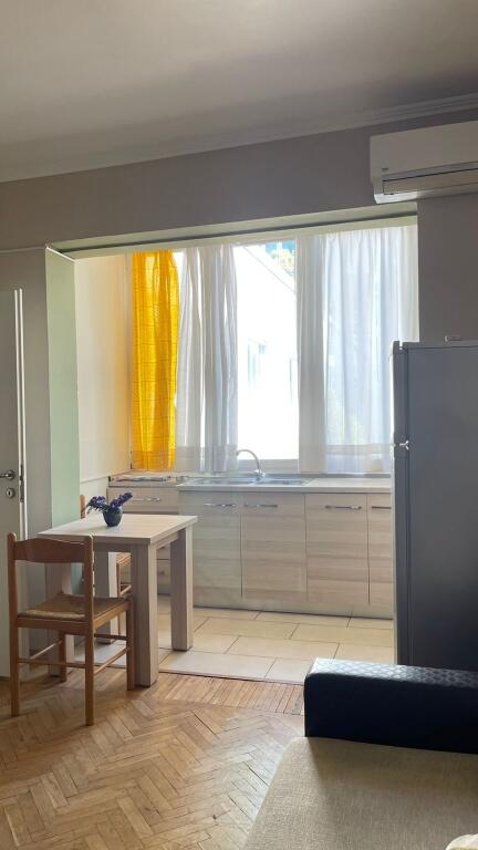 Japim me qera apart 1+1 te Posta Qendrore, Qender