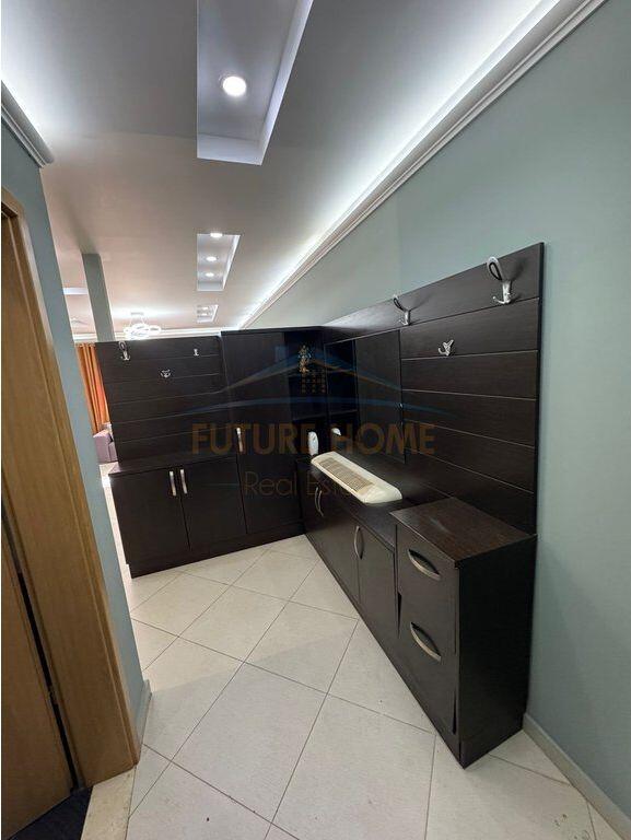 Qera, Apartament 2+1+Post parkimi , Unaza e Re.