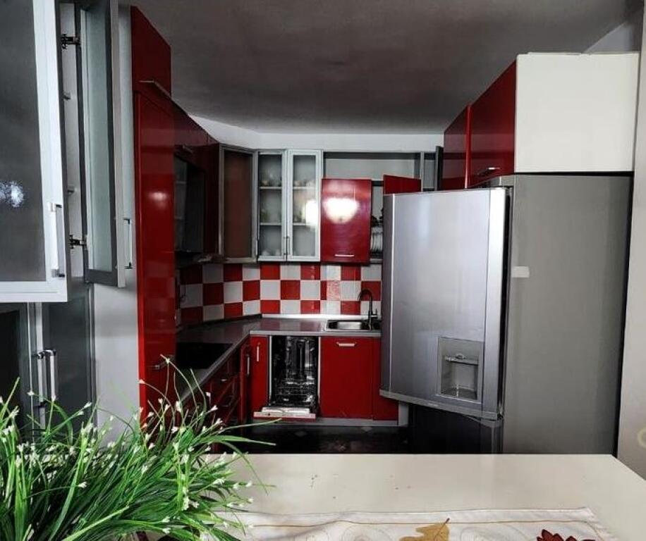 QIRA APARTAMENT 3+1 KOMUNA E PARISIT, KRISTAL CENTER!